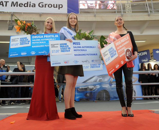 Јелена засенила лимузине